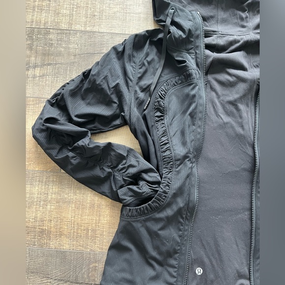 Lululemon jacket - Picture 4 of 6